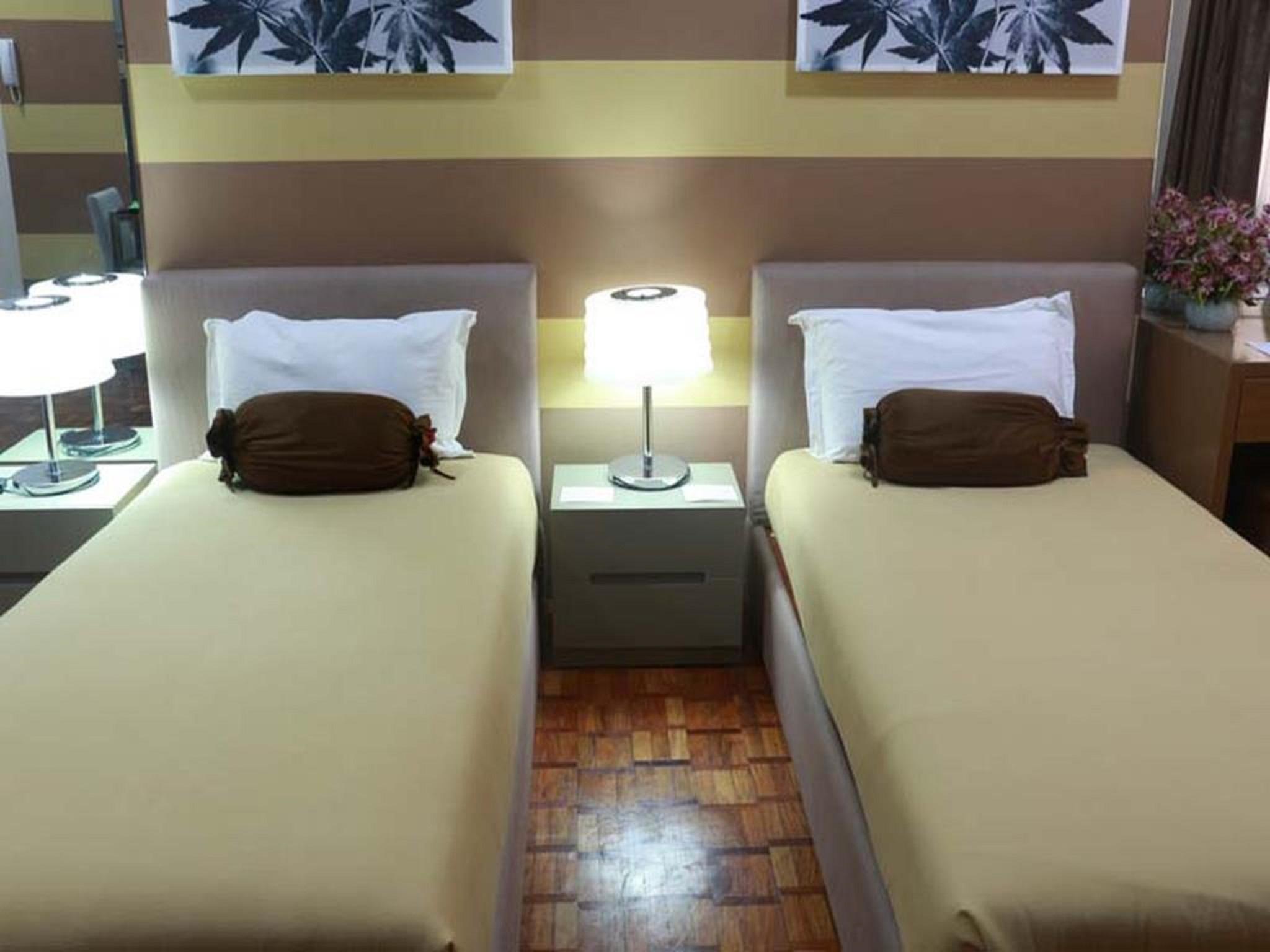 Prince Plaza II Condotel Makati City Exterior photo