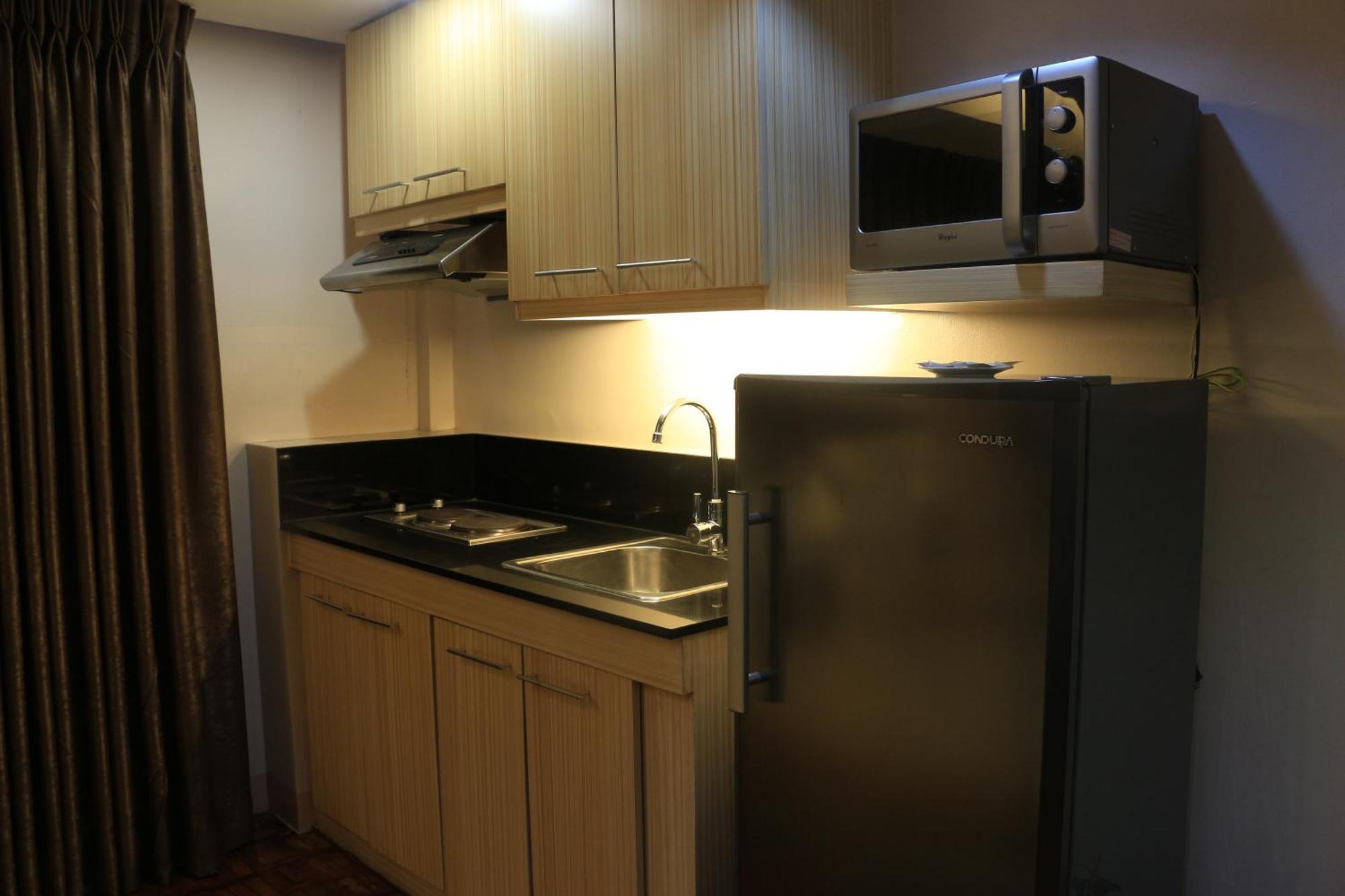 Prince Plaza II Condotel Makati City Exterior photo